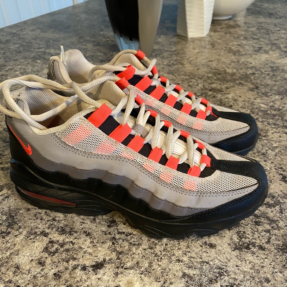 Nike Air Max 95 - size 6Y Boys